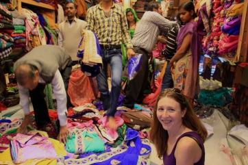 Jen choosing which saree to buy in the Agra Bazaar