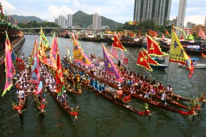 Dragon Boat Crews Preparing to Race on Duanwu