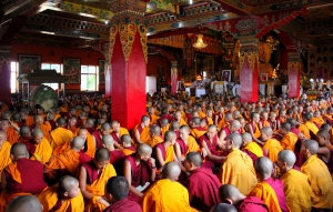 Over 1,000 Monks chanting in Tibetan